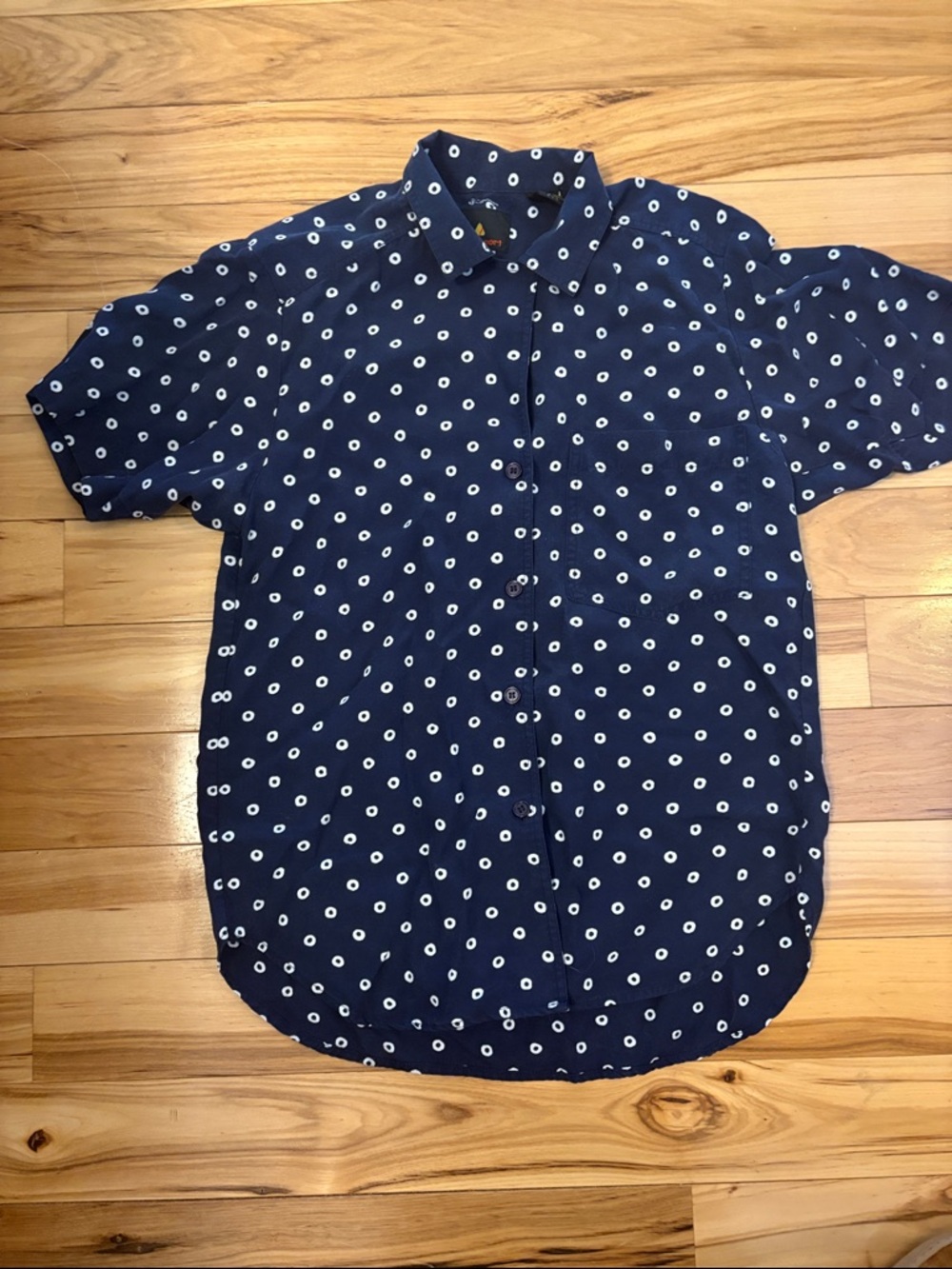 Liz Sport Navy Short-Sleeve Button-Up Shirt with White Circle Print (small)